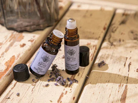 שני שמנים אתריים לבנדר