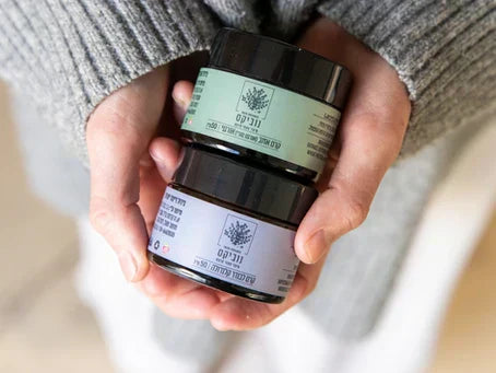 ידיים מחזיקום קרם לבנדר וקרם אזוב